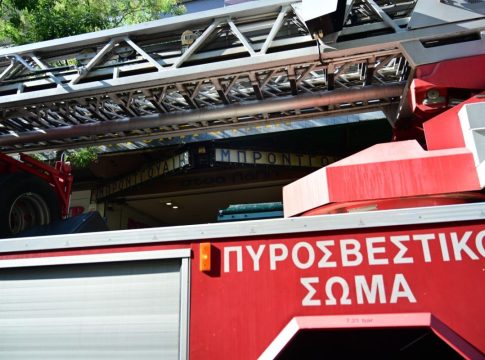 Φωτιά τώρα στον Αυλώνα – Σηκώθηκαν εναέρια μέσα