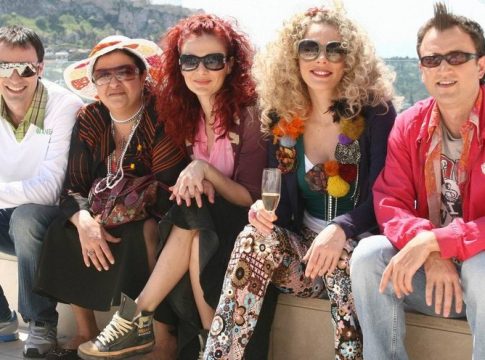 Reunion με απώλειες: Οι 7 ηθοποιοί του «Παρά 5» που έχουν φύγει απ’ τη ζωή 19 χρόνια μετά την πρεμιέρα της σειράς του Mega