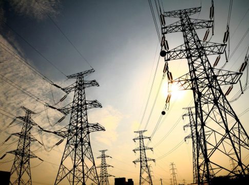 Πρωτομαγιά με ιστορικό ρεκόρ πτώσης για το ηλεκτρικό ρεύμα – Οι τιμές