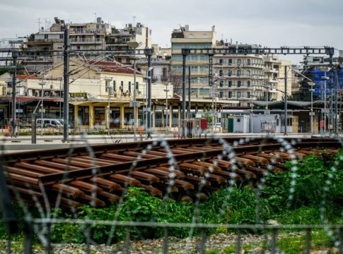 Κώστας Γενηδούνιας: Τα «τρωτά σημεία» του ελληνικού σιδηροδρόμου 26 μήνες μετά την τραγωδία στα Τέμπη