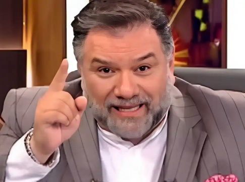 Ξέσπασε ο Γρηγόρης Αρναούτογλου μέσα από το «The 2Night Show»: «Ούτε το όνομα του δεν θέλω να πω, με πρόσβαλε»
