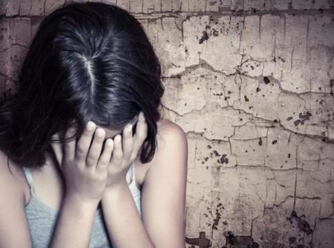 Θεσσαλονίκη: Στη φυλακή ανδρόγυνο που κατηγορείται πως βίαζαν τις ανήλικες κόρες τους