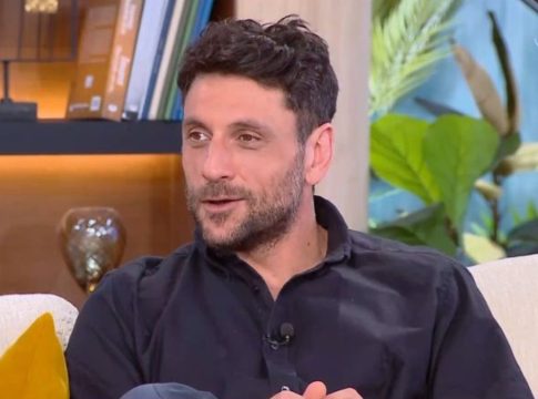 Γιώργος Χρυσοστόμου: Είχα κρεμαστεί έξω από ένα παράθυρο και είχα πει «αν δεν πεις σ’ αγαπώ, θα αφήσω το χέρι μου»
