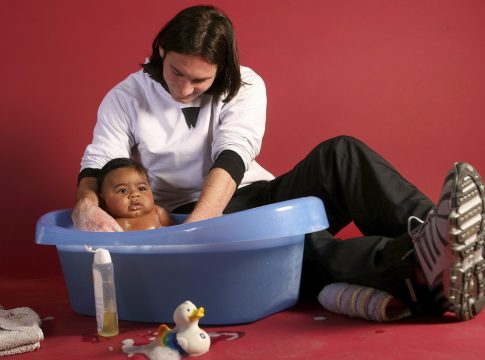 Επικός Γιαμάλ: Φόρεσε μπλούζα με την φωτογραφία με τον Μέσι (pics)