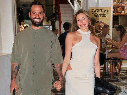 Χαμός στη Μύκονο με το διάσημο ζευγάρι που περπατούσε χέρι χέρι – Τους κοιτούσε όλο το νησί και δεν τους ένοιαζε καθόλου