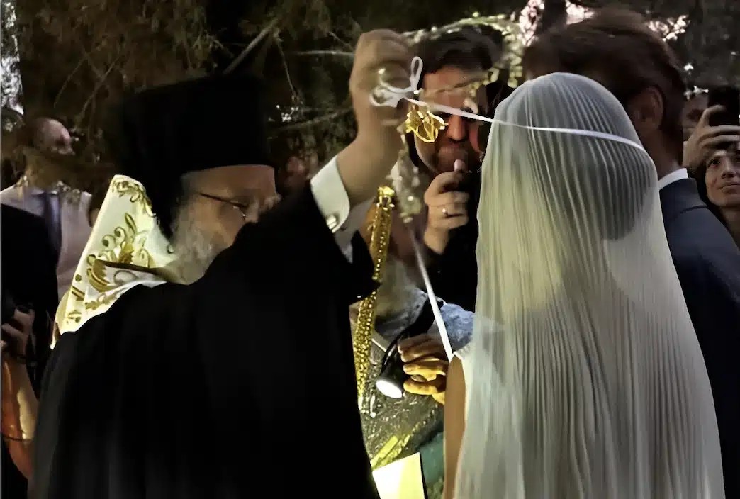 Παντρεύτηκε πασίγνωστος Έλληνας και εγγονός δισεκατομμυριούχου την εκλεκτική της καρδίας του στην Σπετσοπούλα