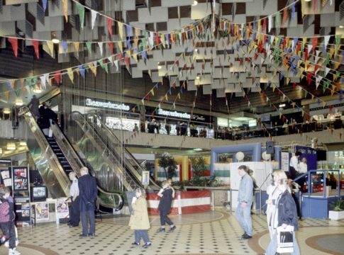 Πώς γίναμε έτσι: 30 εικόνες νοσταλγίας των 90′ που δείχνουν πως κάθε χρόνος που περνάει χάνουμε τα πράγματα γίνονται ακόμα χειρότερα