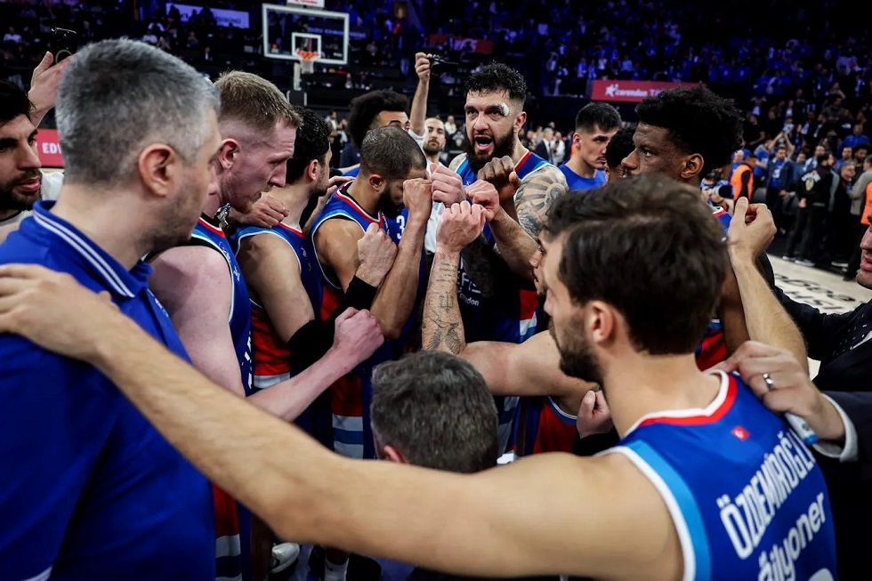 «Αυτός είναι ο προπονητής που αναλαμβάνει την Αναντολού Έφες» (pic)