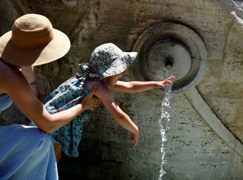 Καιρός: Τριήμερο με 36άρια και κατά τόπους βροχές – Πέφτει η θερμοκρασία από την Τρίτη