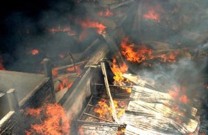 Απίστευτο βίντεο από την τραγωδία στην Ινδία – Ο μοναδικός επιζών «σηκώθηκε και περπάτησε» από τα συντρίμμια