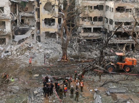 Τέσσερις νεκροί και πάνω από 100 τραυματίες στο Ισραήλ – Δεκάδες γυναικόπαιδα έχουν σκοτωθεί στο Ιράν