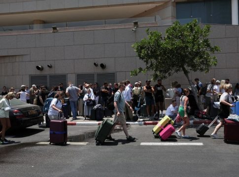 Σύγκρουση στη Μέση Ανατολή – Τα μέτρα που λάμβάνουν οι χώρες για την απομάκρυνση των πολιτών τους
