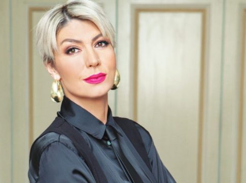 «Πρόλαβε άλλος…»: Χαμός στο The Chase – Παίκτης πήγε και φλέρταρε… χύμα τη «Γυναίκα με τα Μαύρα» και την άφησε άφωνη (vid)