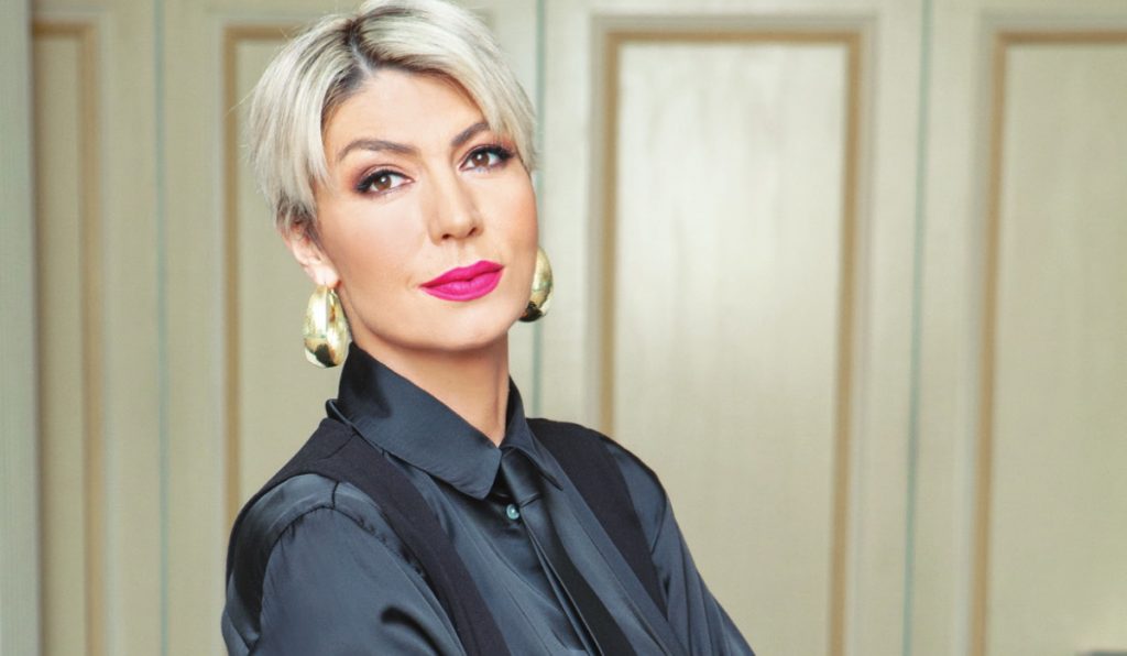 «Πρόλαβε άλλος…»: Χαμός στο The Chase – Παίκτης πήγε και φλέρταρε… χύμα τη «Γυναίκα με τα Μαύρα» και την άφησε άφωνη (vid)
