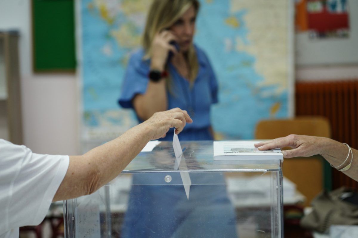 Politico: Οι Έλληνες δεν έχουν τι να ψηφίσουν – Αδύναμη η αντιπολίτευση, αντιπαθής η ΝΔ