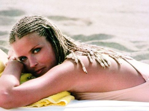 Πριν το Baywatch: Η Μπο Ντέρεκ έκανε το τρέξιμο στην παραλία την απόλυτη φαντασίωση της δεκαετίας του ’80