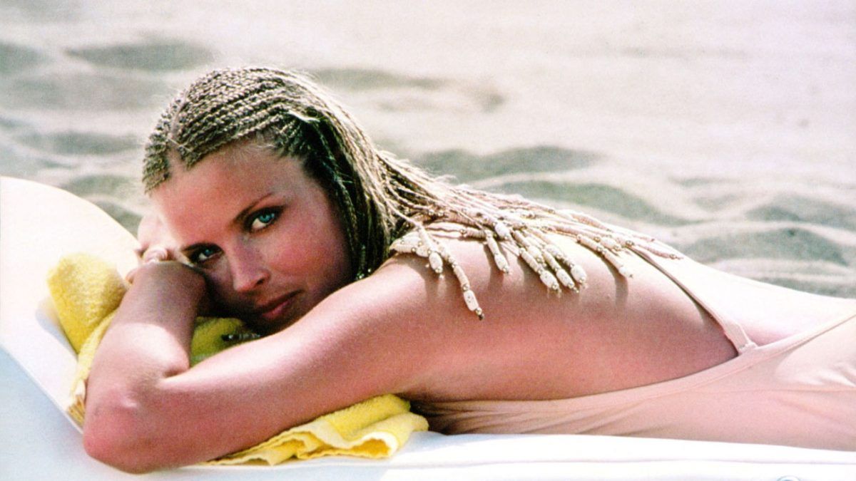 Πριν το Baywatch: Η Μπο Ντέρεκ έκανε το τρέξιμο στην παραλία την απόλυτη φαντασίωση της δεκαετίας του ’80