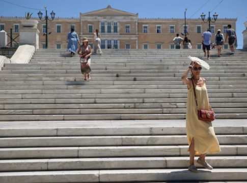 Καιρός: Η χειρότερη μέρα του καύσωνα με τον υδράργυρο να ξεπερνά τους 40 βαθμούς