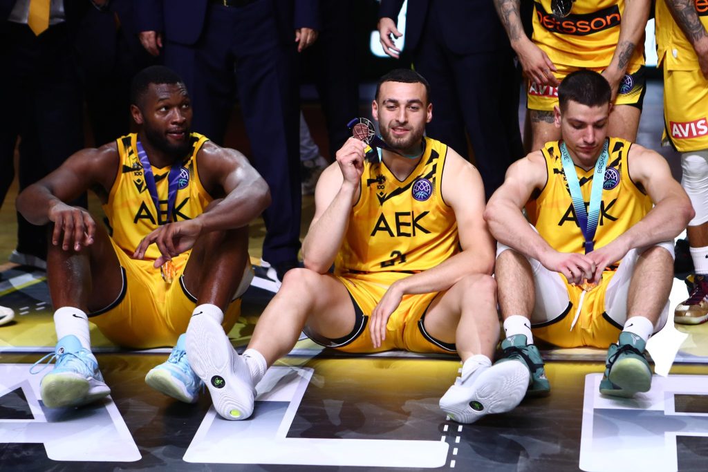 Πάει για την πρώτη μεταγραφή ο Ολυμπιακός – Το buy out, το κασέ και όλα τα δεδομένα (vids)