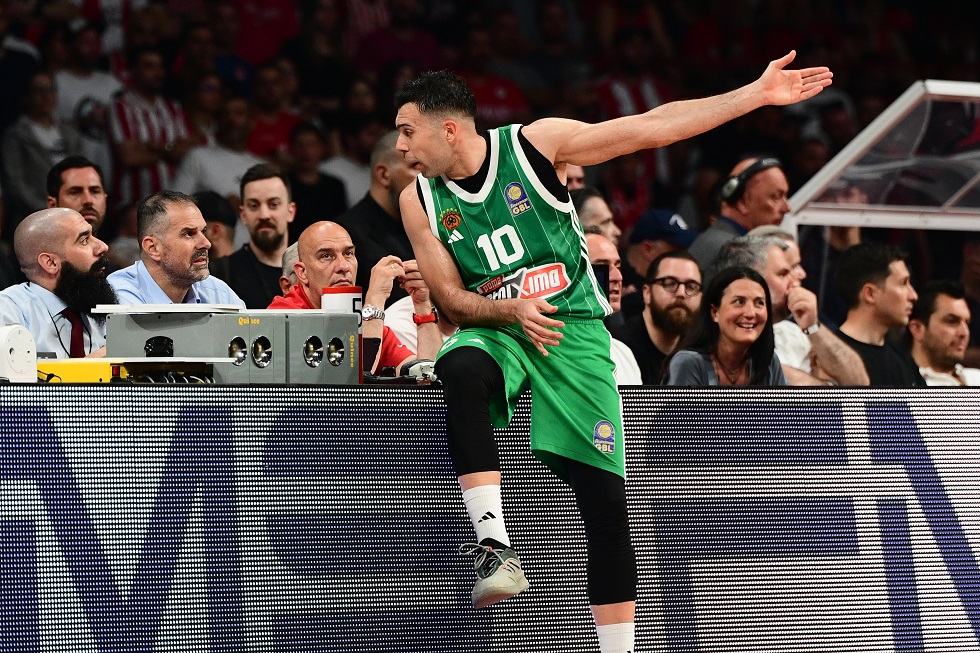 Σλούκας: «Εγώ έχω 4 Euroleague, εσείς μαζί 3»