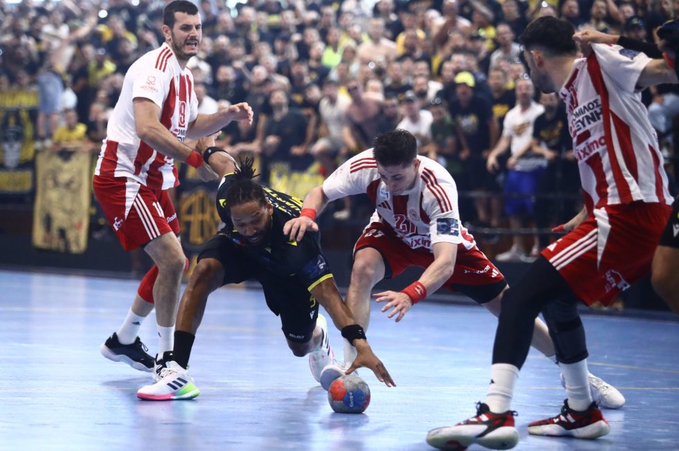 Handball Premier: Η ΔΕΑΒ τιμώρησε με μια αγωνιστική κεκλεισμένων των θυρών την ΑΕΚ – Χωρίς κόσμο ο πέμπτος τελικός με τον Ολυμπιακό