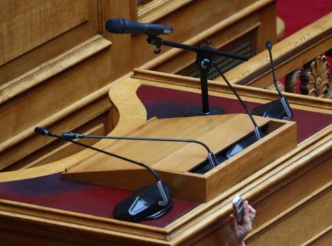 Ακόμη δύο ανεξάρτητοι βουλευτές στηρίζουν την πρόταση Καρυστιανού που θέτει στο κάδρο Μητσοτάκη, Καραμανλή