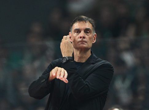 Μπαρτζώκας: «Έχει σίγουρα ζημιά ο Φαλ» – Τι είπε για το περιστατικό με τον Αταμάν και το λάβαρο