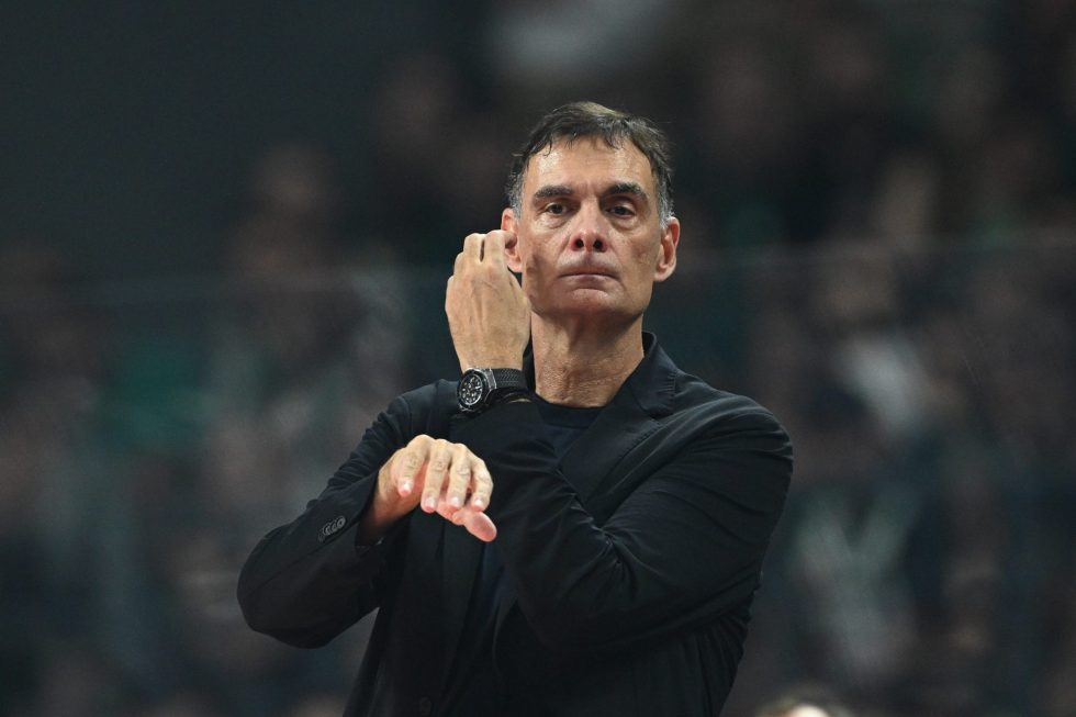 Μπαρτζώκας: «Έχει σίγουρα ζημιά ο Φαλ» – Τι είπε για το περιστατικό με τον Αταμάν και το λάβαρο
