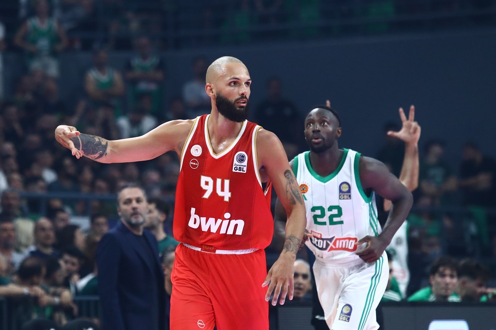 Τρέλα για Φουρνιέ στο ΣΕΦ (vid, pics)