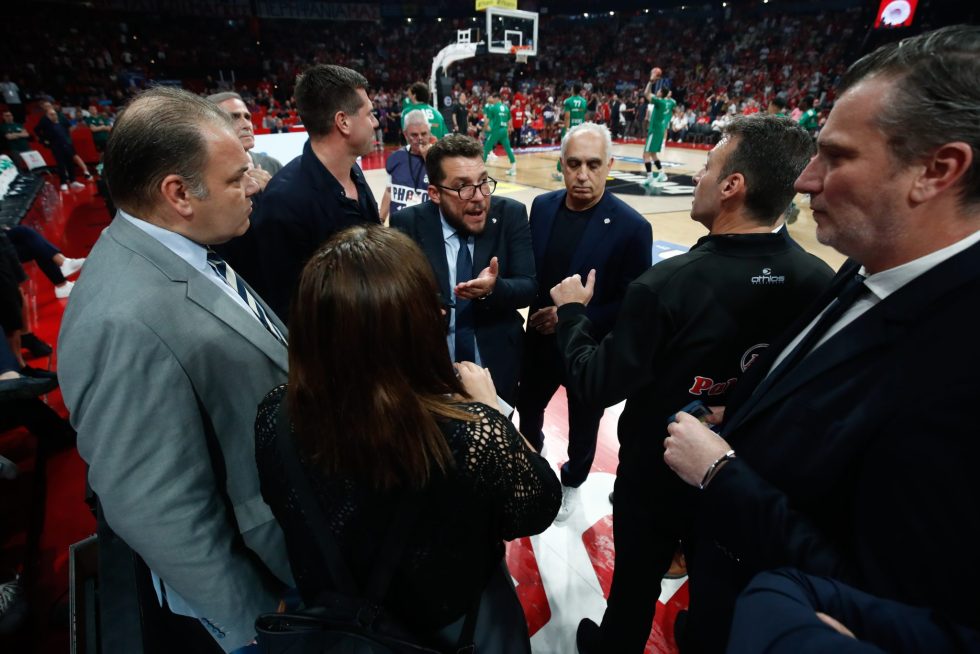 Ολυμπιακός – Παναθηναϊκός AKTOR: Η πράσινη ΚΑΕ ζήτησε να καταγράφονται ως υβριστικά τα συνθήματα εναντίον της Τουρκίας, τι απάντησε η Εισαγγελέας