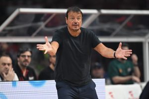 Παραλήρημα Αταμάν: «Τι θέλουν οι Ολυμπιακοί τις ελληνικές σημαίες;» (vid)