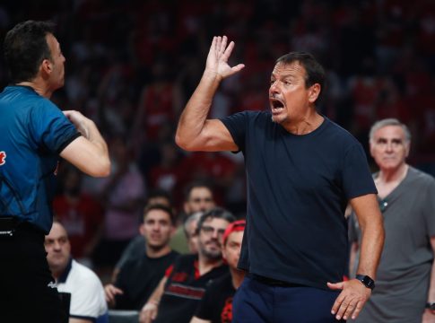Αταμάν: «Συγχαρητήρια σε όλους τους παίκτες του Ολυμπιακού εκτός από έναν – Μπράβο στον Μπαρτζώκα»