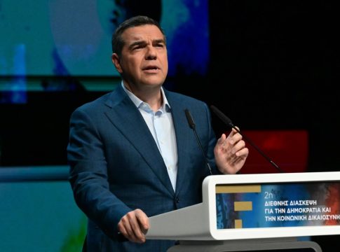 Τσίπρας στους NY Τimes: «Να πείσουμε ότι αν οι προοδευτικοί αναλάβουν τη διακυβέρνηση, το μέλλον θα είναι διαφορετικό»