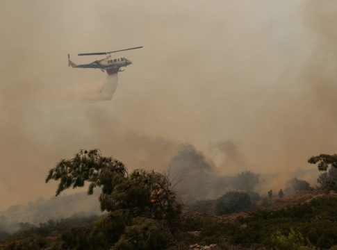 Συνεχίζεται για 3η μέρα η μάχη με τις φλόγες στη Χίο – Νέο μήνυμα του 112