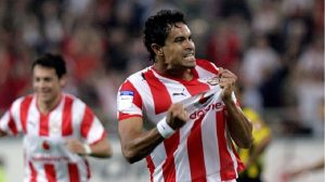 «Σ’ αγαπώ Ολυμπιακάρα. Είμαι γαύρος για πάντα!»: Ο Ντουντού παρέλαβε την επετειακή φανέλα των Ερυθρόλευκων (vid)