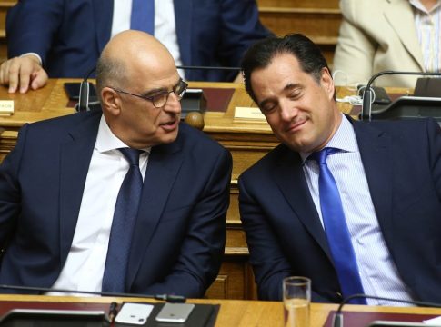 «Σημασία έχει ποιος το λέει» – Απαξιωτική απάντηση Δένδια σε Γεωργιάδη
