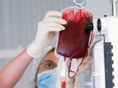 «Eχει μείνει ανάπηρη, μπορεί να μείνει και φυτό», συγκλονίζει ο γιος της 62χρονης μετά τη λάθος μετάγγιση αίματος