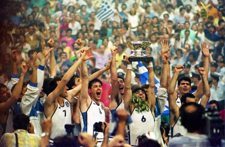 Eurobasket: Η μέρα που δύο βολές έφεραν την Ελλάδα στην κορυφή του ευρωπαϊκού μπάσκετ (vids)