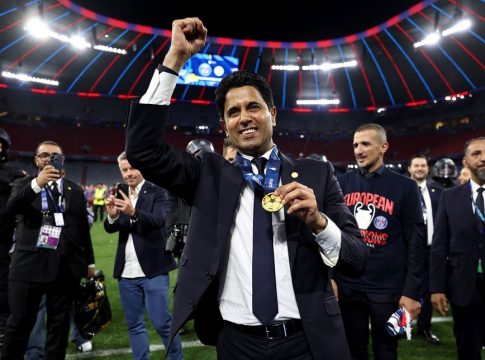 Δηλώσεις αγκαλιά με το τρόπαιο του Champions League για τον Αλ Κελαϊφί (vid)