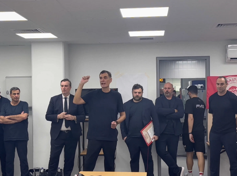 Μπαρτζώκας στους παίκτες: «Σας βγάζω το καπέλο για τα… guts που δείξατε – Ήταν δύσκολο να κερδίσουμε με αυτές τις συνθήκες» (vid)