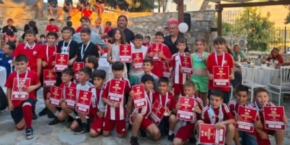 Αμανατίδης και Λεονάρντο στη γιορτή της Σχολής Ολυμπιακού στον Αγιο Δημήτριο
