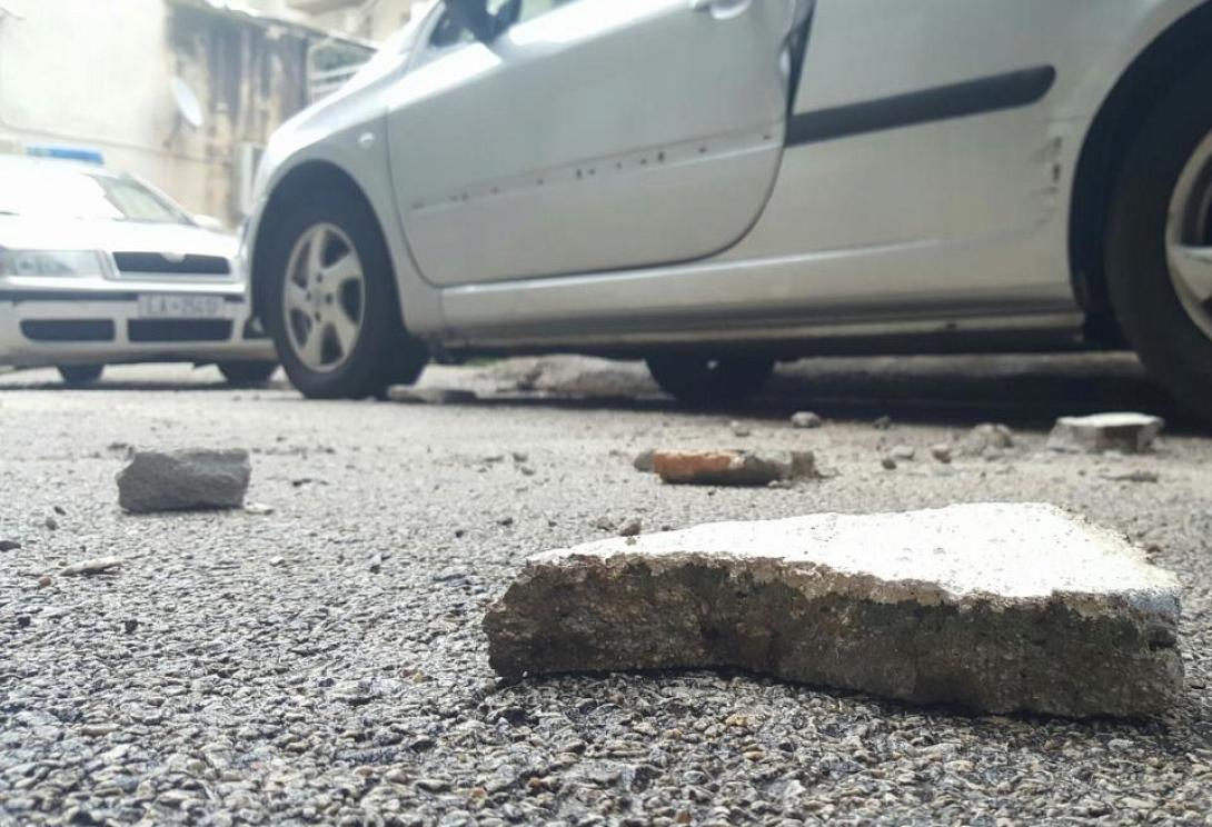 Πάτρα: Κομμάτια τσιμέντου και σοβάδες έπεσαν από πολυκατοικία – Από τύχη δεν υπήρξε τραυματισμός