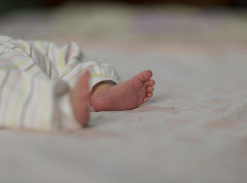 Αμαλιάδα: «Με την Πόπη κανόνιζαν να κάνουν παιδί με εξωσωματική» λέει η μητέρα της Μουρτζούκου