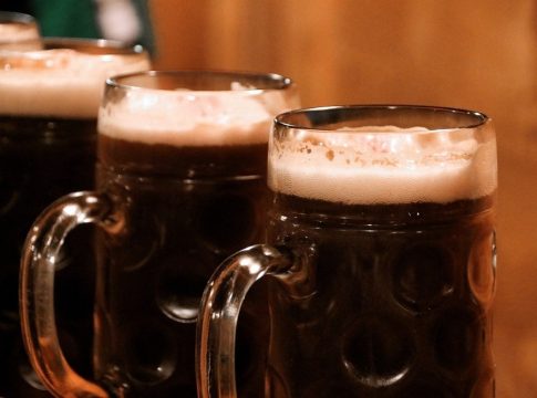 Πάνω από 8 στους 10 ανήλικους έχουν καταναλώσει αλκοόλ – Ξεκινούν από 11 ετών