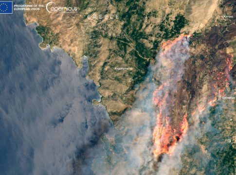 «Αυτή τη στιγμή η Χίος είναι κατάμαυρη» – Πύρινες γλώσσες κατακαίνε το νησί