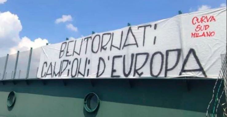 Η Curva Sud της Μίλαν τρολάρει τους οπαδούς της Ίντερ: «Καλωσορίσατε ξανά, Πρωταθλητές Ευρώπης» (pic)