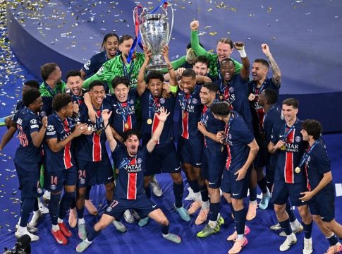 Η απονομή του πρώτου Champions League στην ιστορία της Παρί Σεν Ζερμέν (vids)