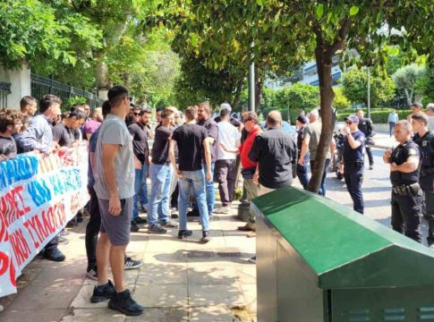Φοιτητές: Κινητοποίηση στο Μαξίμου όπου ο Μητσοτάκης συναντά τους πρυτάνεις