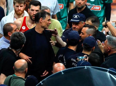 Ολυμπιακός: «Διπλή απόπειρα βιαιοπραγίας εναντίον του Μπαρτζώκα» (vid)