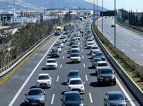 Αναστάτωση στην ΕΟ Αθηνών – Λαμίας: Όχημα κινούνταν στο αντίθετο ρεύμα στο ύψος της Ριτσώνας